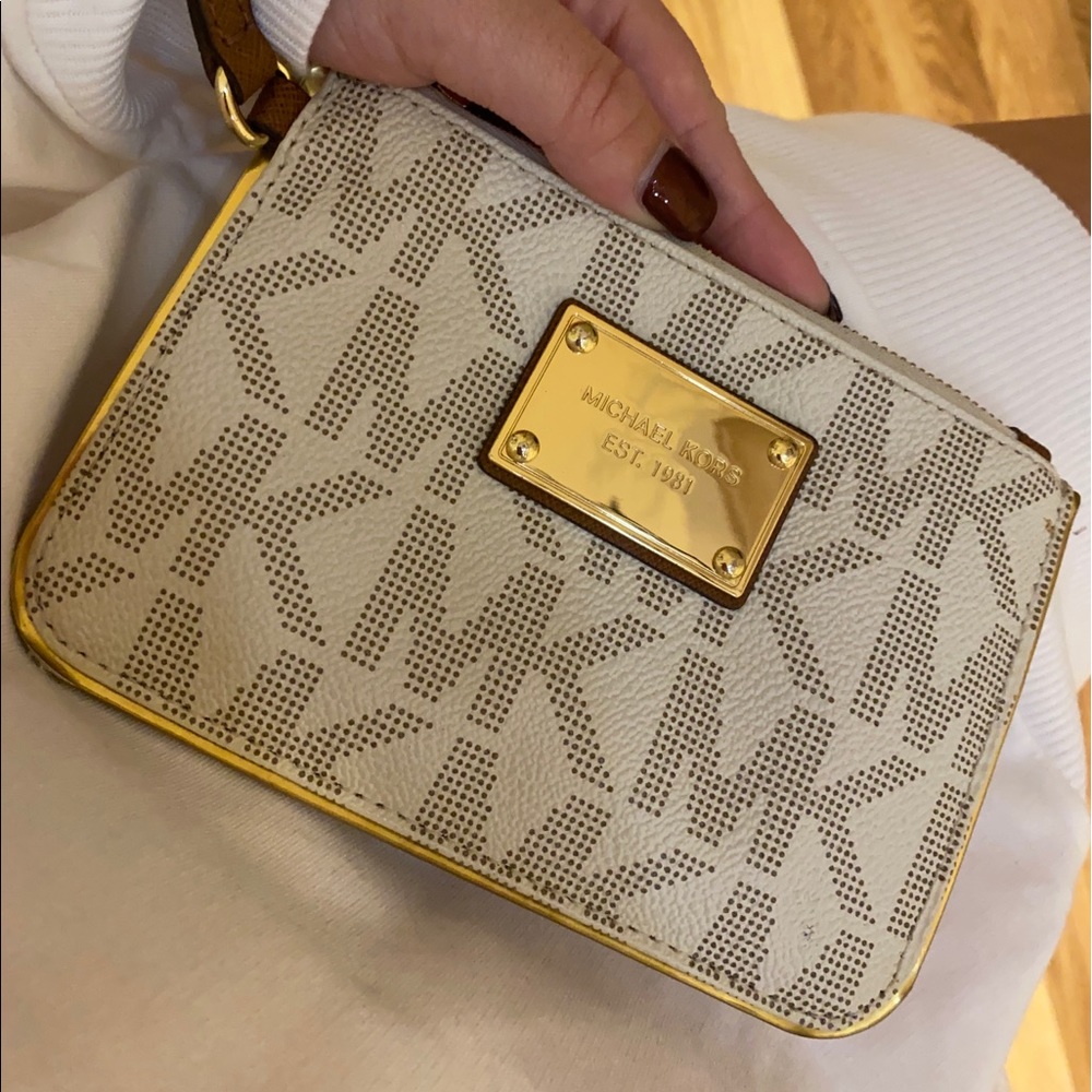 Micheal Kors White Wallet with Gold Plate. - Picture 4 of 4